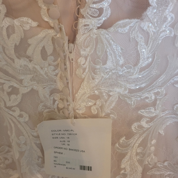 Stella York Wedding Dress - Picture 5 of 13